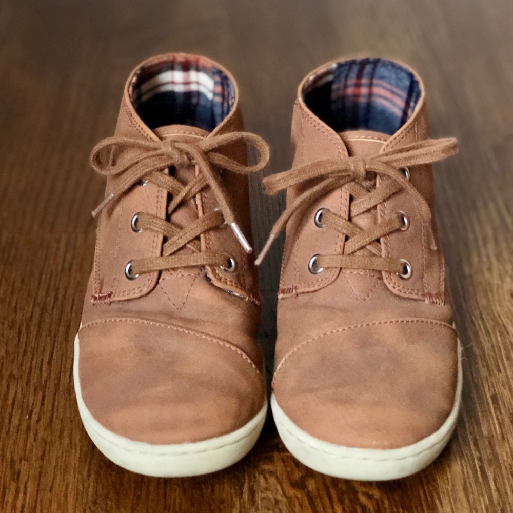Toms Paseo Mid Brown Chukka Boys